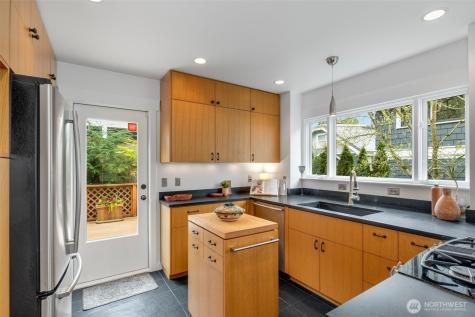 2621 2nd Avenue N Seattle WA 98109