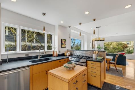 2621 2nd Avenue N Seattle WA 98109