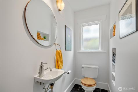 2621 2nd Avenue N Seattle WA 98109