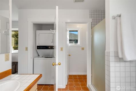 2621 2nd Avenue N Seattle WA 98109