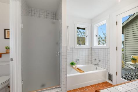 2621 2nd Avenue N Seattle WA 98109