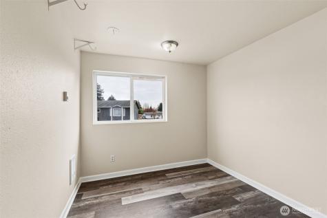 214 10th Avenue N Algona WA 98001