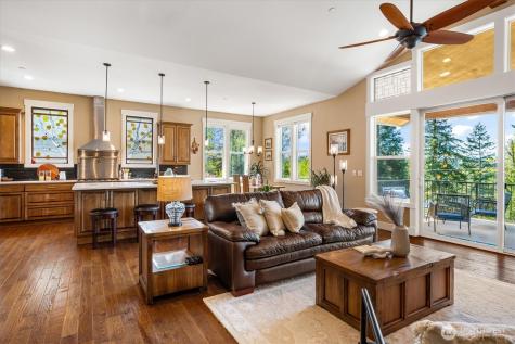 17722 E Lake Desire Drive SE Renton WA 98058
