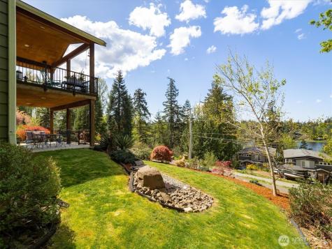 17722 E Lake Desire Drive SE Renton WA 98058