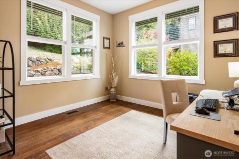 17722 E Lake Desire Drive SE Renton WA 98058