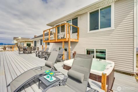 2585 West Beach Road Oak Harbor WA 98277