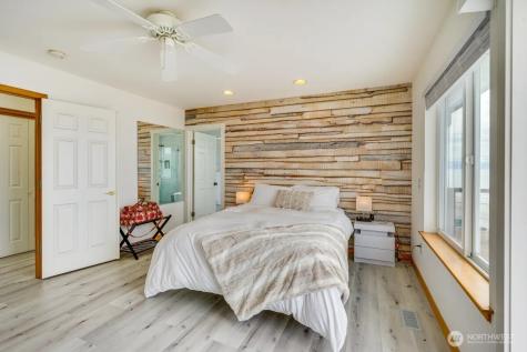 2585 West Beach Road Oak Harbor WA 98277