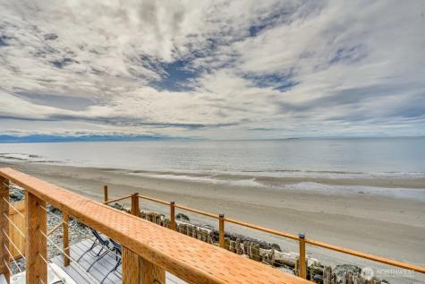 2585 West Beach Road Oak Harbor WA 98277