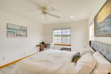 2585 West Beach Road Oak Harbor WA 98277
