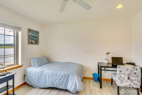 2585 West Beach Road Oak Harbor WA 98277
