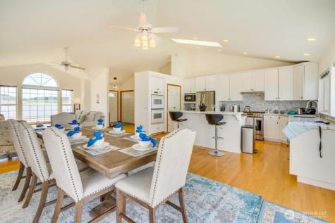 2585 West Beach Road Oak Harbor WA 98277