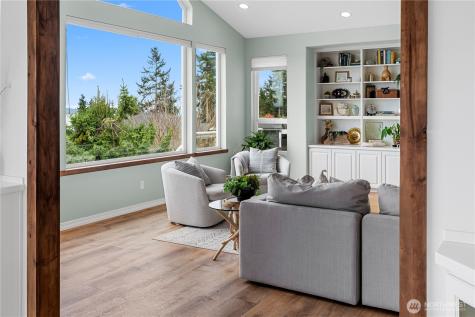 2411 SW Freund Street Oak Harbor WA 98277