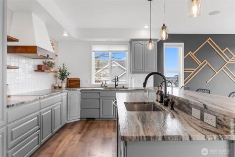 2411 SW Freund Street Oak Harbor WA 98277