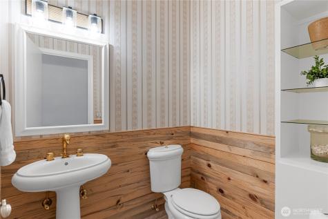 2411 SW Freund Street Oak Harbor WA 98277