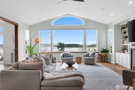 2411 SW Freund Street Oak Harbor WA 98277