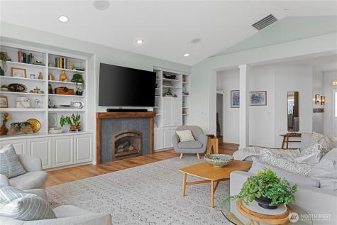 2411 SW Freund Street Oak Harbor WA 98277