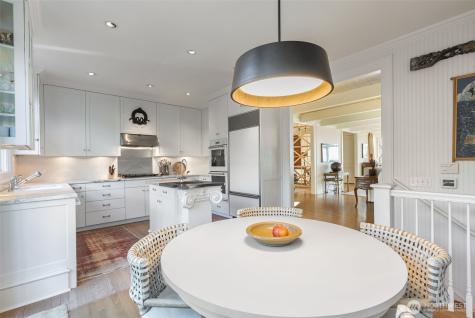 9400 Vineyard Crest Bellevue WA 98004