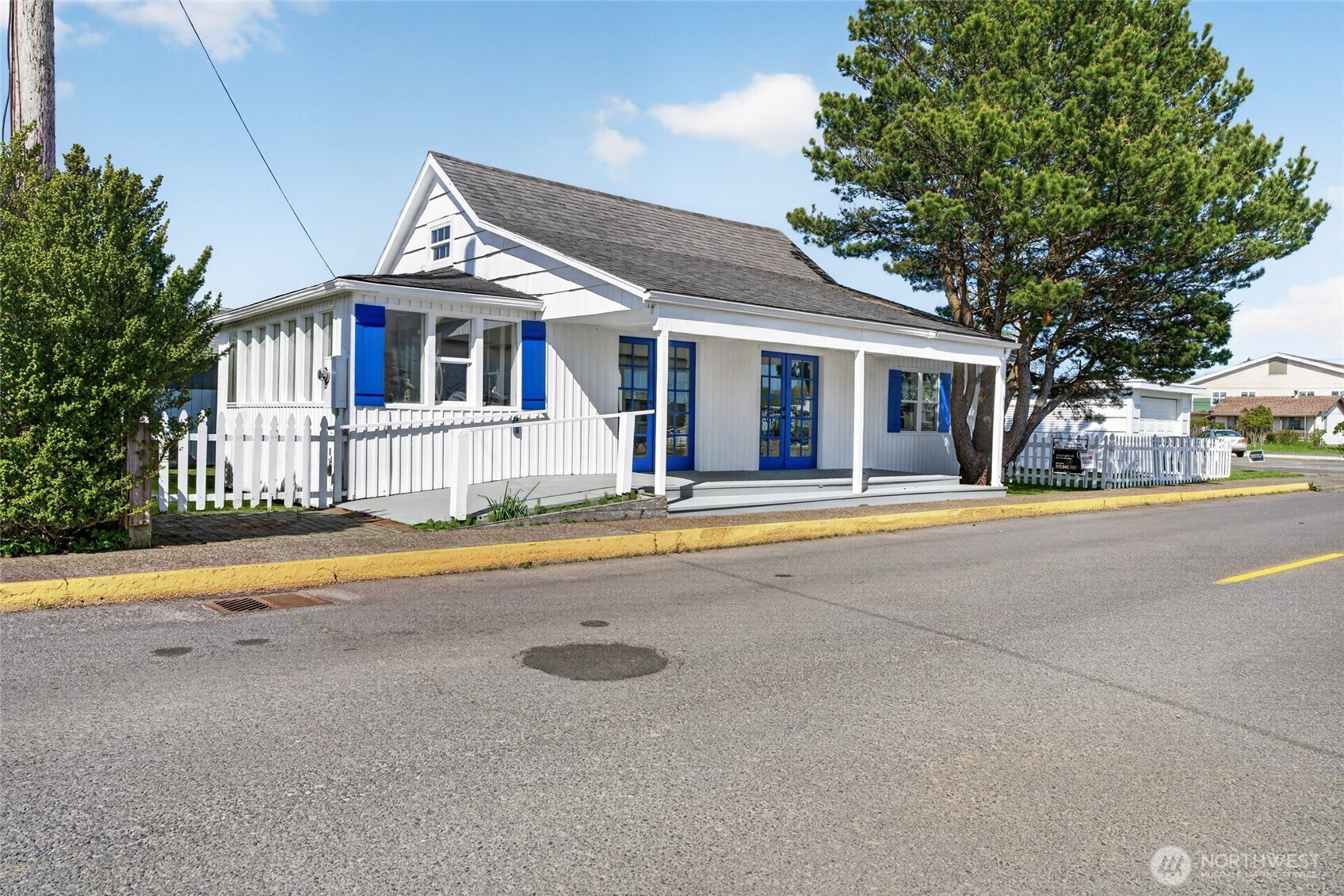 106 5th Street SE Long Beach WA 98631