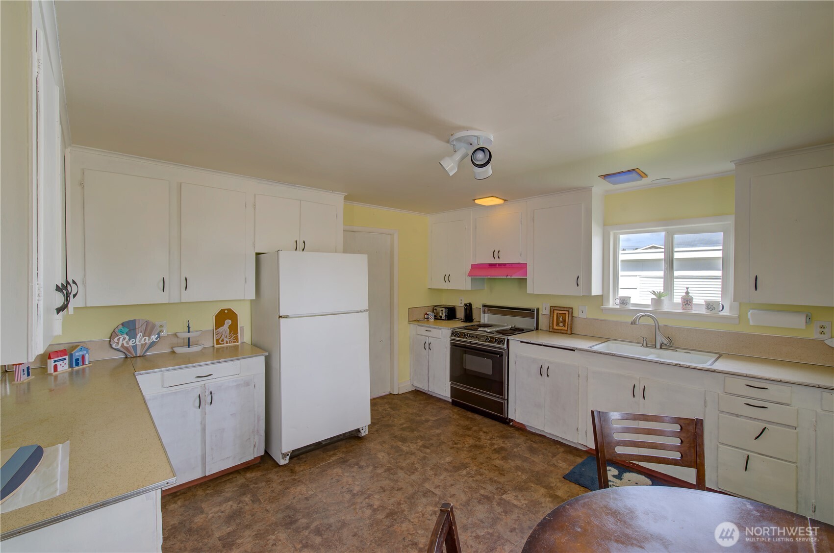 106 5th Street SE Long Beach WA 98631