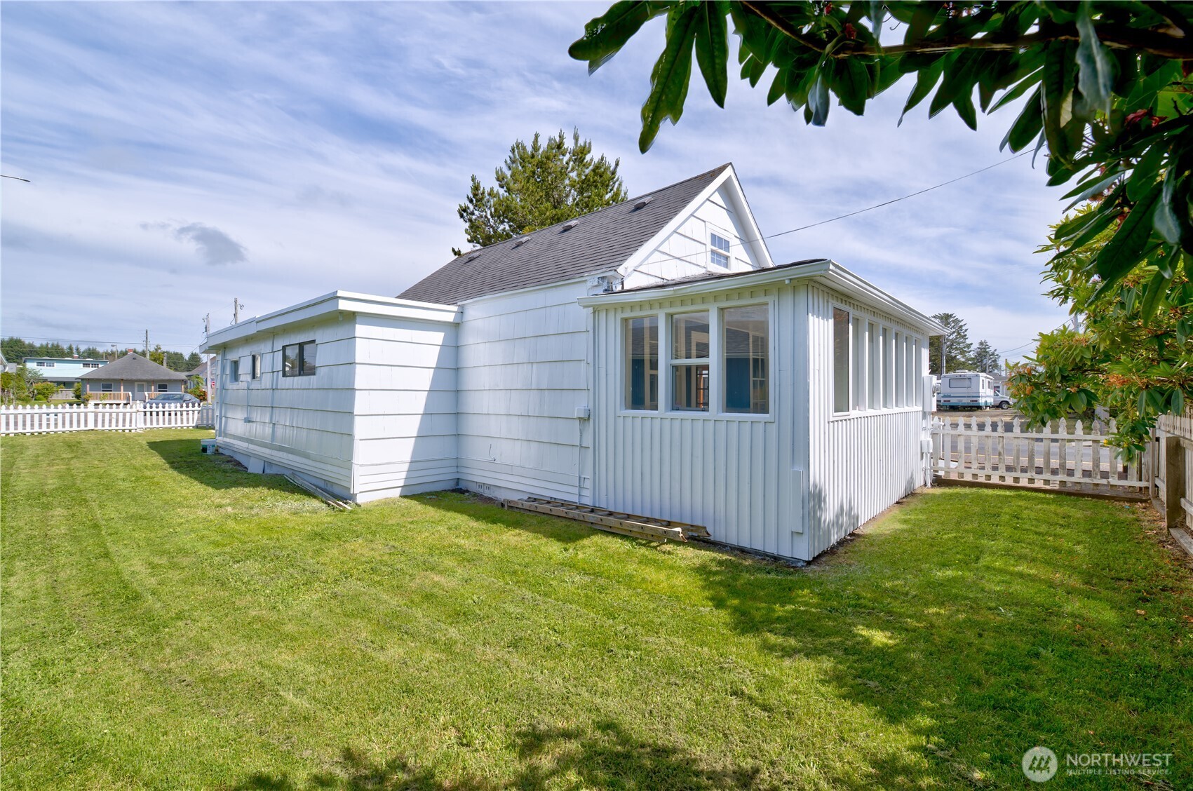 106 5th Street SE Long Beach WA 98631