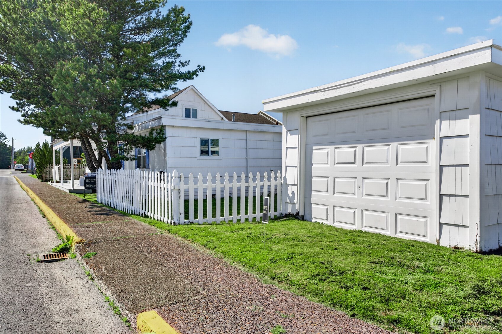 106 5th Street SE Long Beach WA 98631