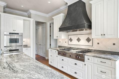 9820 NE 16th Street Bellevue WA 98004