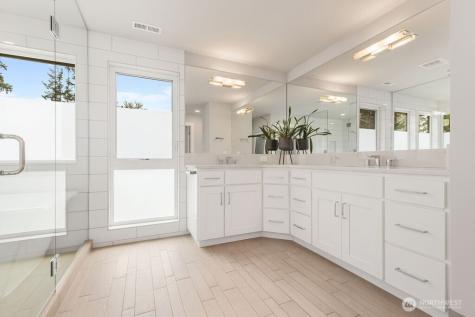 15021 73rd Court NE Kenmore WA 98028