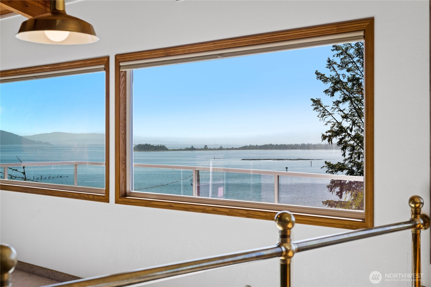 193 Robert Gray Drive SW Ilwaco WA 98624