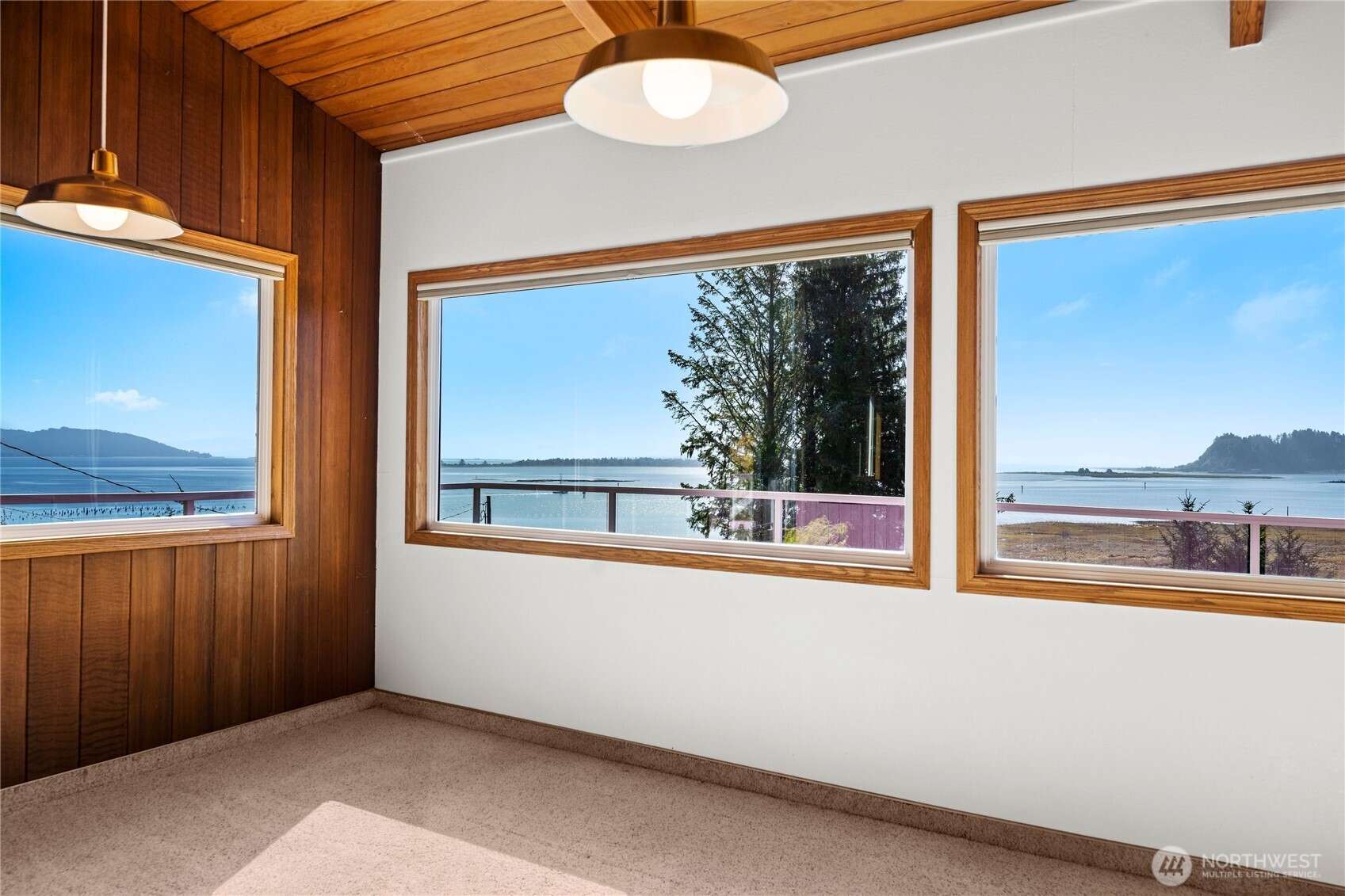 193 Robert Gray Drive SW Ilwaco WA 98624