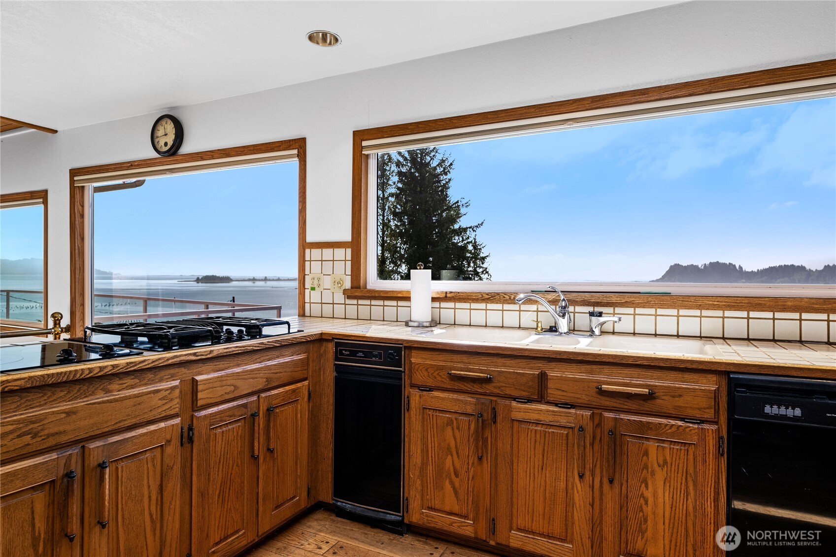 193 Robert Gray Drive SW Ilwaco WA 98624