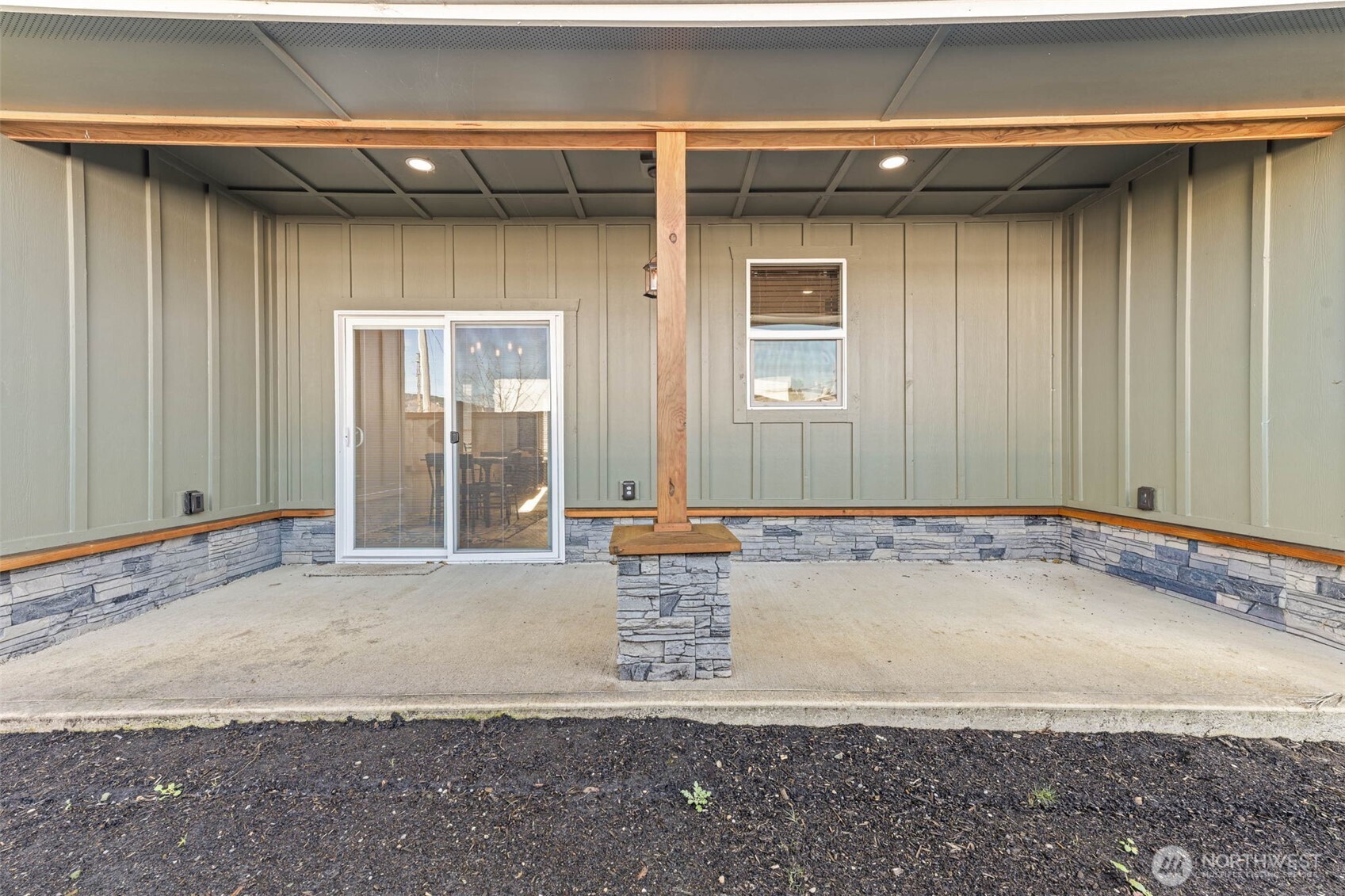 111 1st E South Bend WA 99586