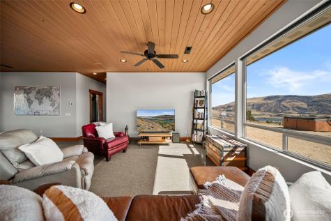 95 Laurel Estates Rock Island WA 98850