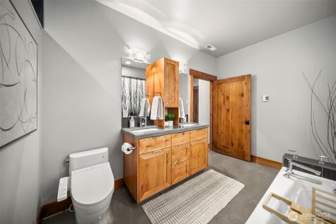 95 Laurel Estates Rock Island WA 98850