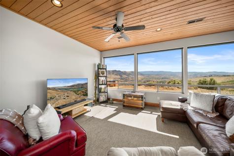 95 Laurel Estates Rock Island WA 98850