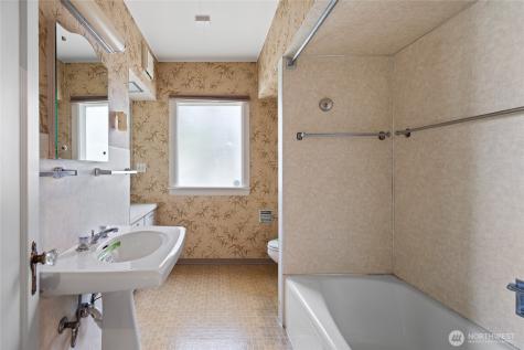 5498 Hyada Boulevard NE Tacoma WA 98422