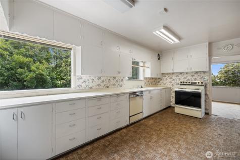 5498 Hyada Boulevard NE Tacoma WA 98422