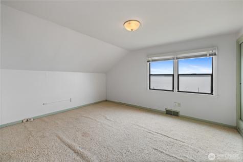 5498 Hyada Boulevard NE Tacoma WA 98422