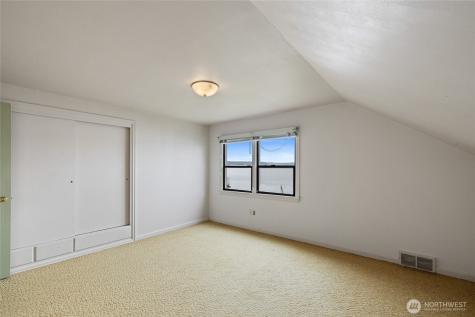 5498 Hyada Boulevard NE Tacoma WA 98422