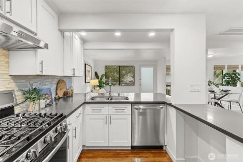 10 143rd Avenue SE Bellevue WA 98007