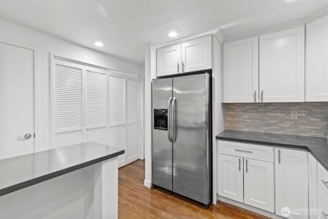 10 143rd Avenue SE Bellevue WA 98007