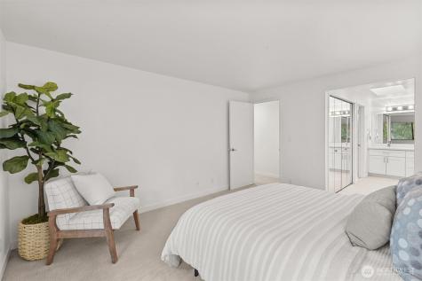 10 143rd Avenue SE Bellevue WA 98007