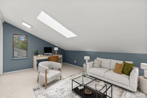 10 143rd Avenue SE Bellevue WA 98007