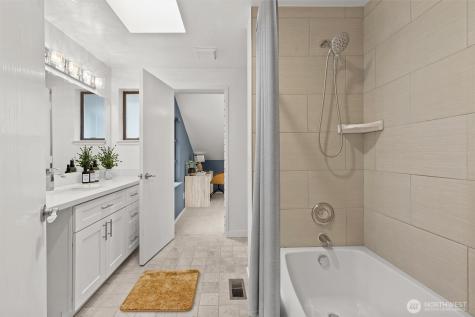 10 143rd Avenue SE Bellevue WA 98007