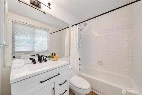953 Field Avenue NE Renton WA 98059