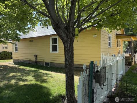 18 Cherry Avenue W Omak WA 98841