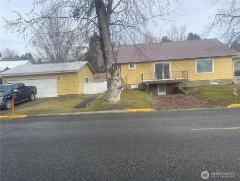 18 Cherry Avenue W Omak WA 98841