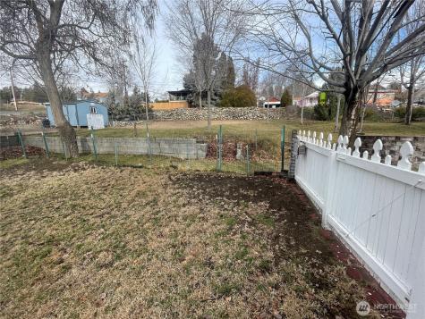 18 Cherry Avenue W Omak WA 98841