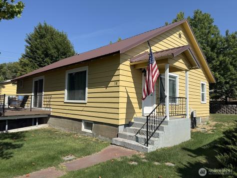 18 Cherry Avenue W Omak WA 98841