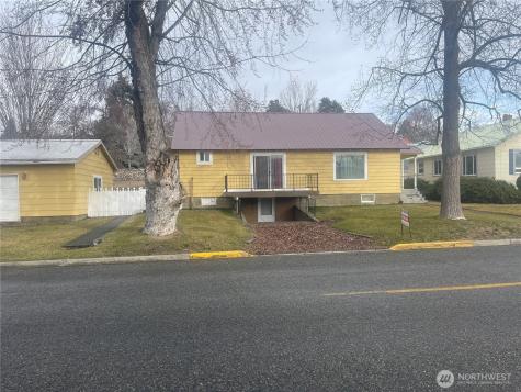 18 Cherry Avenue W Omak WA 98841