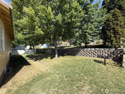 18 Cherry Avenue W Omak WA 98841